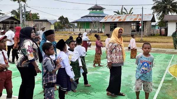 Warga muslim Papua di Kampung Goras, Fakfak