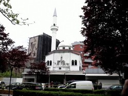 5 Orang Ditikam dalam Serangan di Masjid Albania