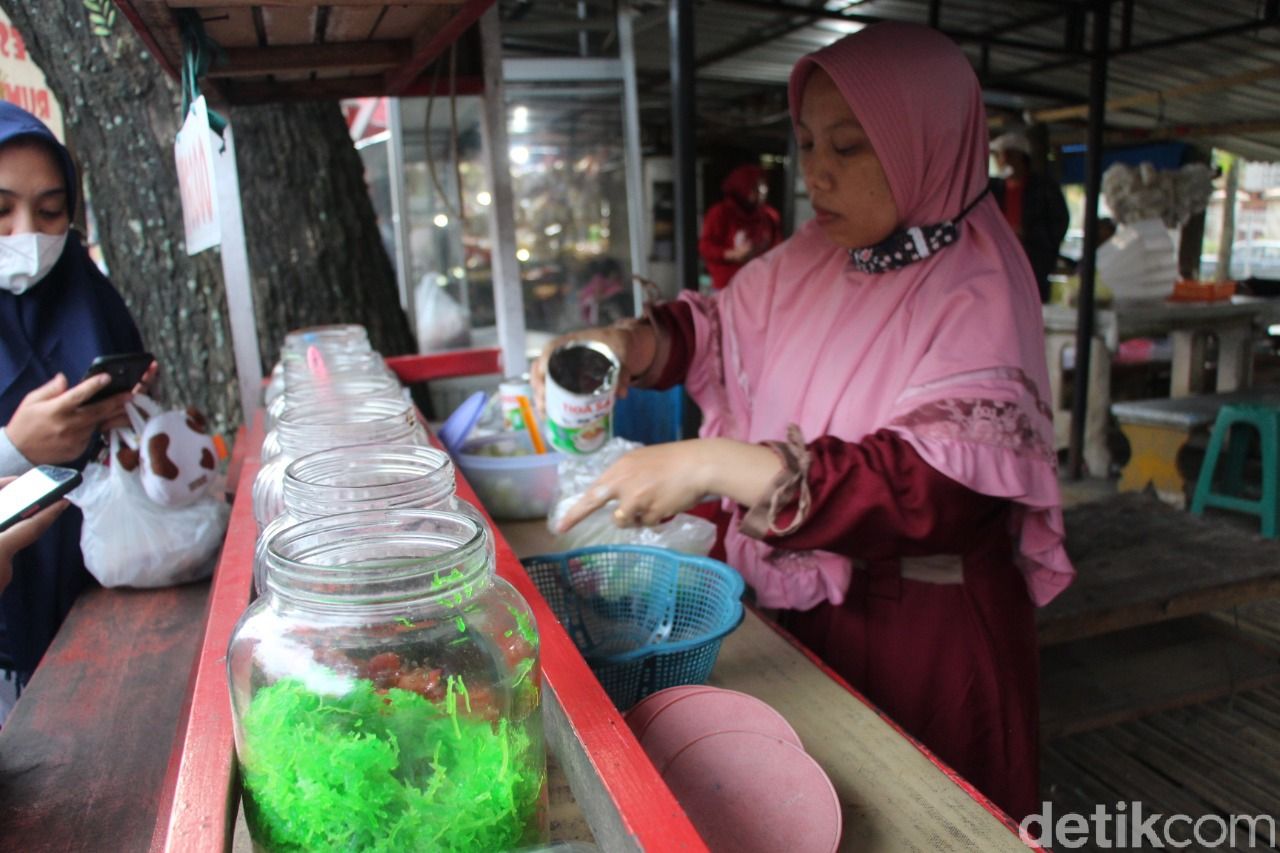 5 Takjil Enak yang Wajib Dibeli di Pasar Takjil Taman Sulfat Malang