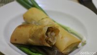 Jajan Lumpia dan Es Pisang Ijo di Pasar Takjil Sulfat Malang