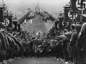 Fasisme: Pengertian, Sejarah, dan Ciri-Cirinya