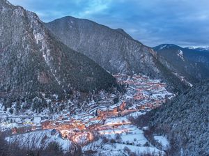 Foto Negara Terisolasi Tanpa Kriminal, Pajak, dan Bandara