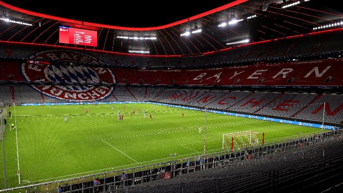 MUNICH, GERMANY - MARCH 17: General view inside the stadium during the UEFA Champions League Round of 16 match between Bayern Muenchen and SS Lazio at Allianz Arena on March 17, 2021 in Munich, Germany. Sporting stadiums around Germany remain under strict restrictions due to the Coronavirus Pandemic as Government social distancing laws prohibit fans inside venues resulting in games being played behind closed doors. (Photo by Alexander Hassenstein/Getty Images)