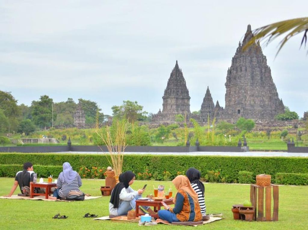 Asyik Banget, Ngabuburit Saat Senja di Hadapan Megahnya Candi Prambanan Asyik Banget, Ngabuburit Saat Senja di Hadapan Megahnya Candi Prambanan
