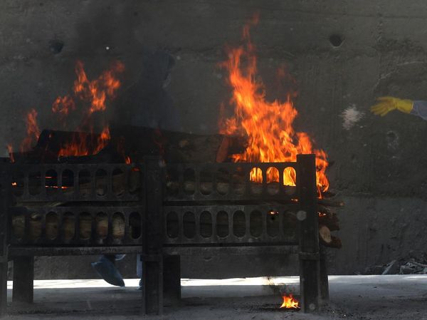 Corona Melonjak, Kremasi Jenazah di India Non Stop 24 Jam