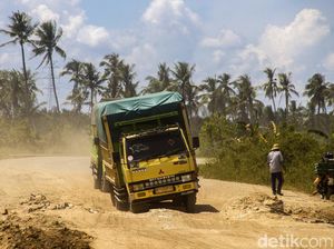 Hati-hati! Jalan Penghubung Kalsel-Kalteng Rusak dan Berdebu
