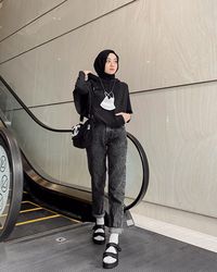 outfit jalan jalan hijab