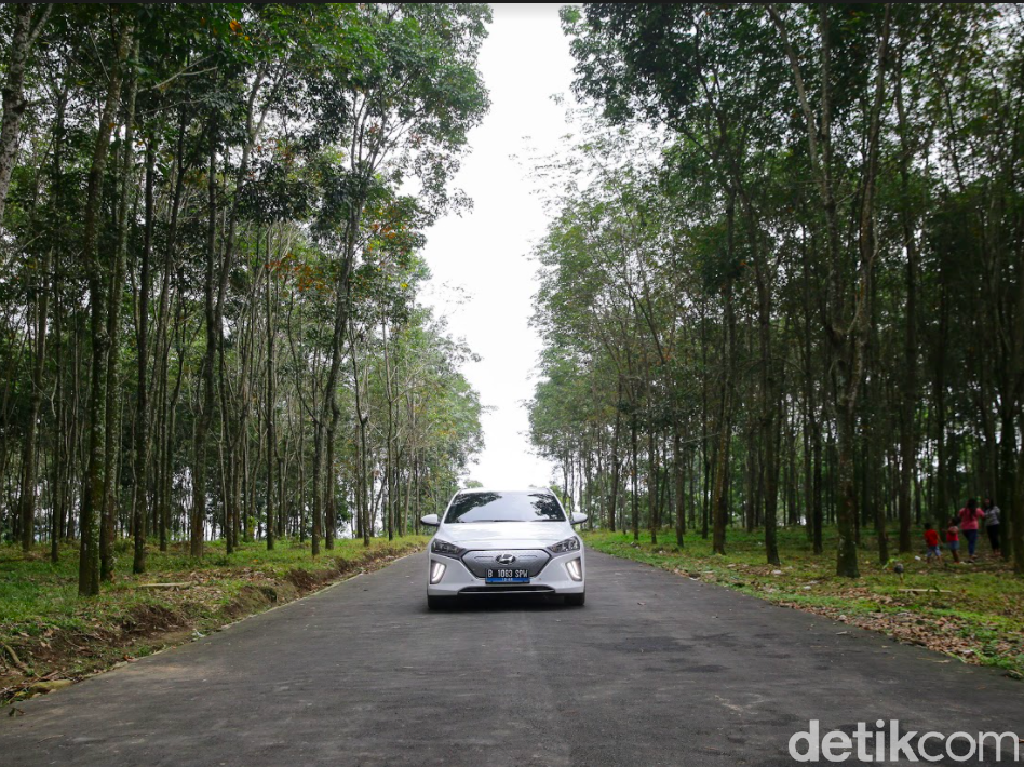 Hyundai Tidak Melihat Ada Persaingan Mobil Listrik di Indonesia