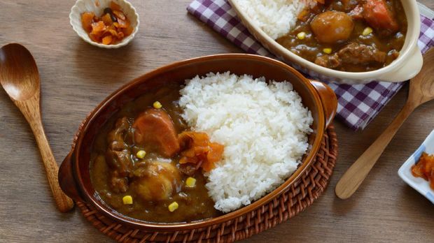 Curry is one of the most popular dishes in Japan. It is commonly served in three main forms: curry rice, curry udon, and curry bread. Curry rice is most commonly referred to simply as 