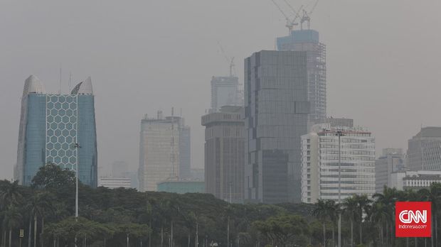 ilustrasi polusi jakarta Polusi udara di Jakarta, Selasa, 20 April 2021. Pada Senin (19/4/2021) pukul 10.49 WIB, iqair.com merilis DKI Jakarta sebagai kota keempat dengan kualitas udara terburuk di dunia. CNNIndonesia/Safir Makki
