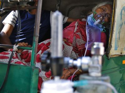 India Diterjang Tsunami COVID-19