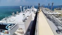 Kapal FSRU Jawa Satu Terima Kargo LNG dari Kapal LNGC Tangguh Towuti