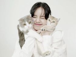 10 Potret Lisa BLACKPINK dan Keluarga Kecilnya, Lima Kucing Menggemaskan
