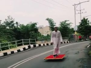 Longboarder Aladdin yang Pernah Viral, Kini Beraksi Lagi di Jalanan Cimahi Longboarder Aladdin yang Pernah Viral, Kini Beraksi Lagi di Jalanan Cimahi