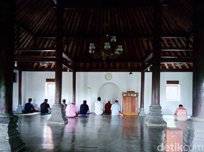Melihat Masjid Sunan Pandanaran di Klaten