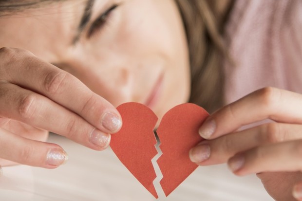 potret wanita yang sedang bersedih