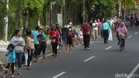 SE Walkot Eri, Warga Surabaya Diimbau Tak Bagi Takjil di Pinggir Jalan