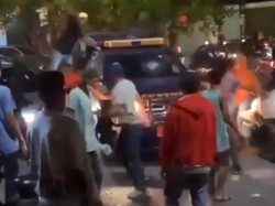 Momen Horor! Petugas Bea Cukai Diserang saat Kejar Pembawa Rokok Ilegal