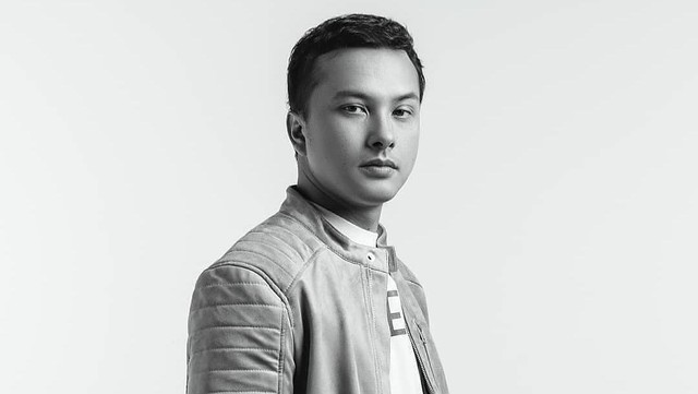 Gosip Terkini Selebriti Insertlive : Foto Nicholas Saputra Telanjang Dada Bikin Kaum Perempuan Histeris