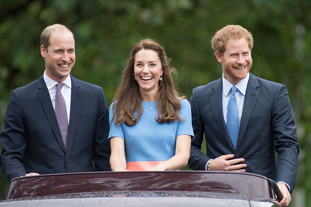 LONDON, ENGLAND - JUNE 10:  Prince William, Duke of Cambridge, Catherine, Duchess of Cambridge and Prince Harry arrive for a service of thanksgiving for Queen Elizabeth II's 90th birthday at St Paul's cathedral on June 10, 2016 in London, United Kingdom. (Photo by Matt Dunham - WPA Pool/Getty Images)