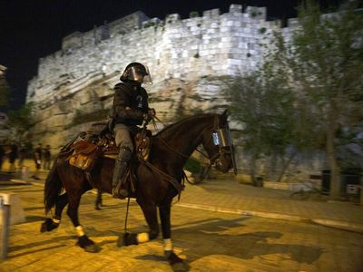 Polisi Israel Patroli Bubarkan Kerumunan Warga Palestina