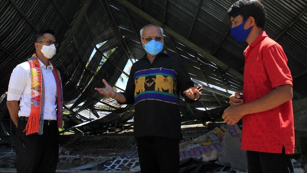 Potret Anindya Bakrie Sambangi Lokasi Terdampak Siklon Seroja