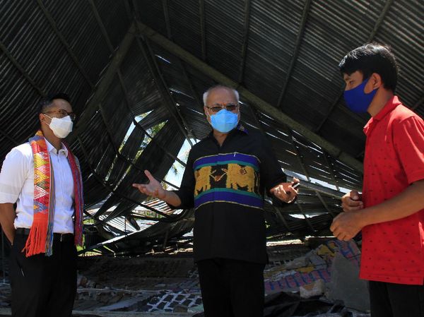 Potret Anindya Bakrie Sambangi Lokasi Terdampak Siklon Seroja