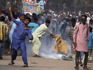 Simpatisan Partai Radikal dan Polisi Bentrok di Pakistan Simpatisan Partai Radikal dan Polisi Bentrok di Pakistan