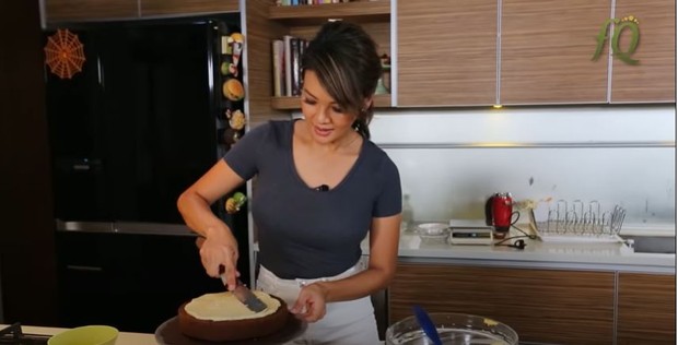 Source: youtube.com/Farah Quinn/ratakan icing ratakan icing