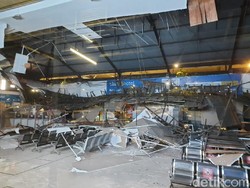 Tak Ada Korban Saat Plafon Stasiun Pasar Turi Runtuh