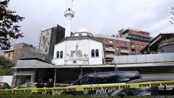 Suasana Masjid di Albania Pasca Penusukan