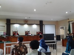 2 Mahasiswa Dituntut 3 Bulan Bui Terkait Demo Ricuh di Semarang