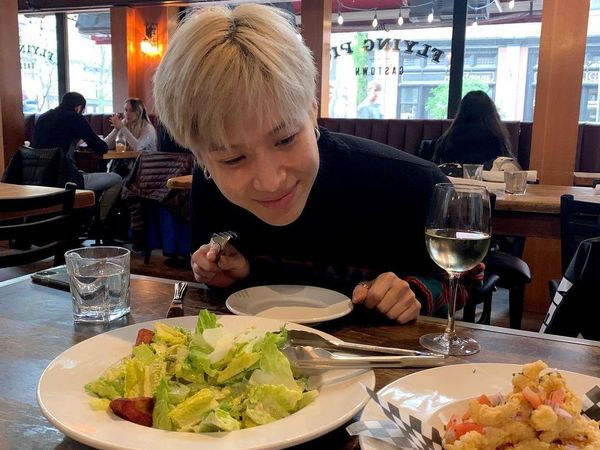 Taemin SHINee Segera Wamil, Intip Lagi Momennya Saat Kulineran