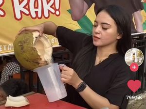 Penjual Es Kelapa Cantik Viral Bikin Salfok, Ini Kisah Lengkapnya Penjual Es Kelapa Cantik Viral Bikin Salfok, Ini Kisah Lengkapnya