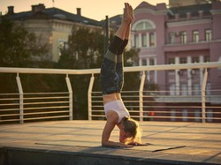 Ingin Bisa Sujud Freestyle dengan Aman? Catat Ini Saran Guru Yoga