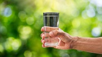Hadits Larangan Minum Sambil Berdiri dalam Islam, Berikut Penjelasannya