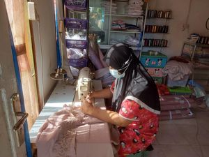 Kisah Sukses Kartini Penjual Mukena Bisa Ekspor hingga Malaysia
