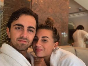 8 Foto Artis Inggris Gemar Pamer Kemewahan, Ternyata Hasil Menipu Lansia