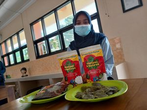 Pelajar SMAN 3 Ponorogo Bikin Mi dan Krupuk Berbahan Daun Pepaya Pelajar SMAN 3 Ponorogo Bikin Mi dan Krupuk Berbahan Daun Pepaya