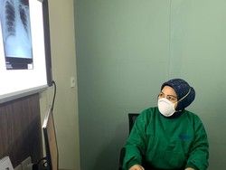 Mengenal Nurhayati, Dokter yang Tangani Pasien Corona Pertama di Karawang