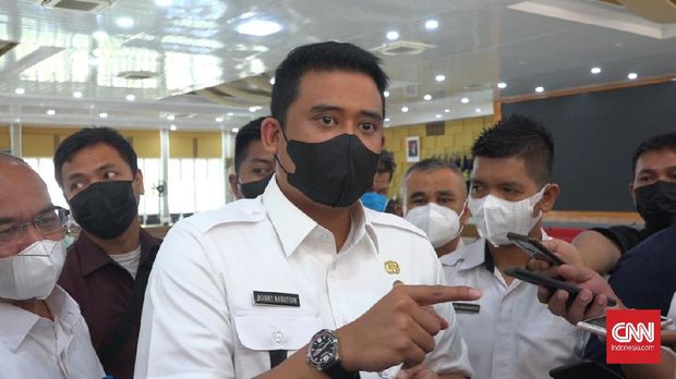 Gubernur Sumatera Utara (Sumut) Edy Rahmayadi menegur Wali Kota Medan Bobby Afif Nasution lantaran kegiatan di Kesawan City Walk telah melanggar aturan Pemberlakuan Pembatasan Kegiatan Masyarakat (PPKM) Mikro.