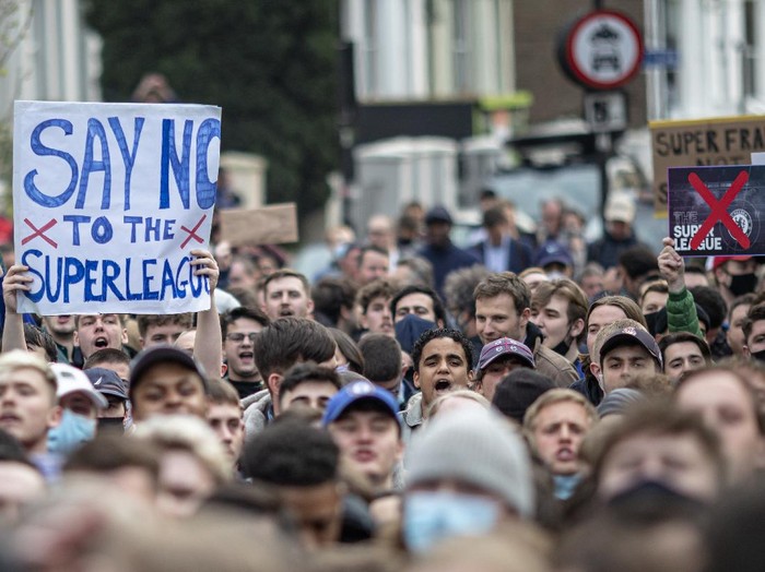 LONDON, ENGLAND - APRIL 20: Fans of Chelsea Football Club protest against the European Super League outside Stamford Bridge on April 20, 2021 in London, England. Six English premier league teams have announced they are part of plans for a breakaway European Super League. Arsenal, Manchester United, Manchester City, Liverpool, Chelsea and Tottenham Hotspur will join 12 other European teams in a closed league similar to that of the NFL American Football League. In a statement released last night, the new competition 