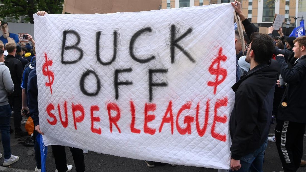 Pendukung tim Inggris memenangi perang dengan European Super League. (Foto: Getty Images/Mike Hewitt)