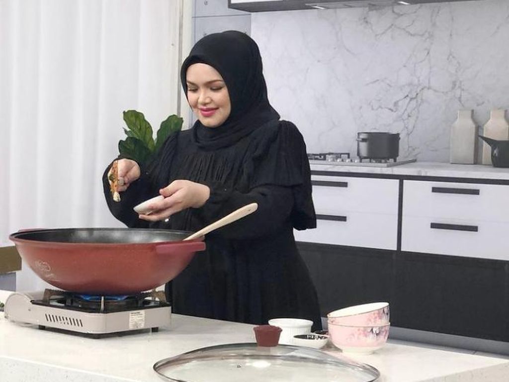 Selain Nyanyi, Siti Nurhaliza Jago Masak dan Bisnis Kuliner Selain Nyanyi, Siti Nurhaliza Jago Masak dan Bisnis Kuliner