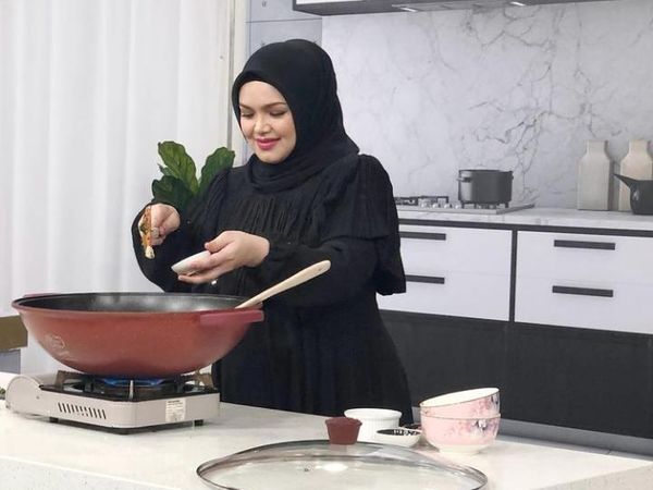 Selain Nyanyi, Siti Nurhaliza Jago Masak dan Bisnis Kuliner