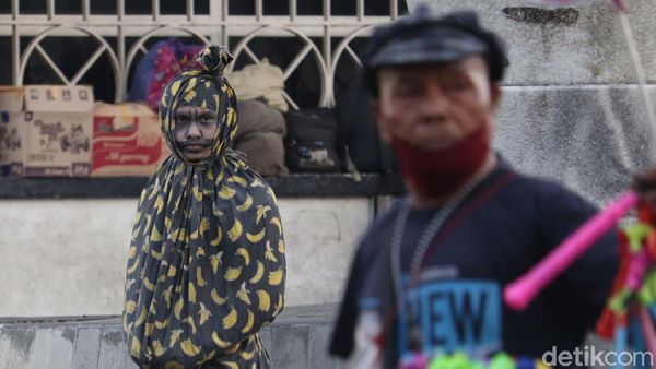 Ngabuburit Ditemani Pocong dan Kuntilanak di Bandung, Hii...
