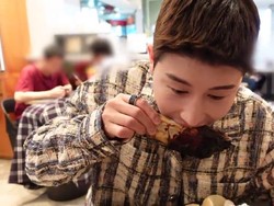 Hair Stylist Mamamoo Coba Nasi Goreng dan Iga Bakar, Ini Komentarnya