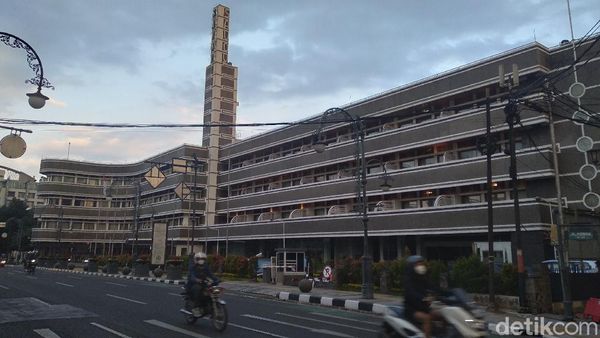 Foto: Hotel Ini Pakai Sirine Perang Buat Tandai Waktu Berbuka