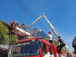 Gudang Dekat Pasar Genteng Terbakar, Tiga Korban Sempat Terjebak di Dalam