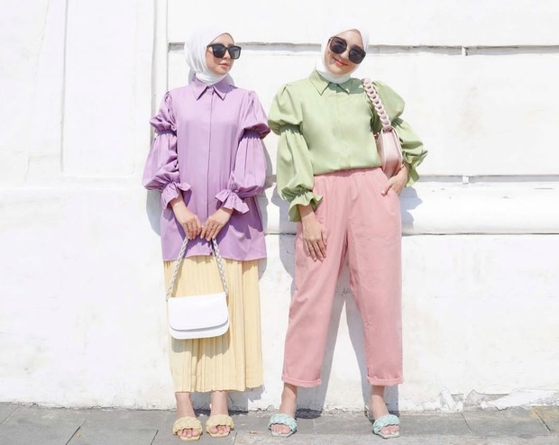 Kemeja puff sleeve tersedia dalam berbagai warna pastel dan motif menarik/Foto: Instagram.com/vanillahijab Korean hijab look